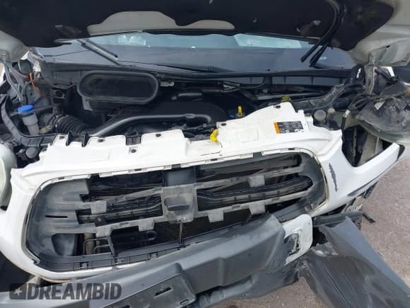 ✅ 2015 Ford Transit XL • VIN: 1FBZX2ZM8FKB27908 • Lot: 41733058. Wystawiony na IAAI z przebiegiem 175 342 mil. Bezpłatny archiwum sprzedaży aukcyjnych z USA i szczegółowy raport historii pojazdu na DreamBid. Zdjęcie 10.