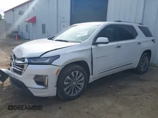 ✅ 2023 Chevrolet Traverse Premier • VIN: 1GNERKKW2PJ145318 • Lot: 43255629. Wystawiony na IAAI z przebiegiem 21 784 mil. Bezpłatny archiwum sprzedaży aukcyjnych z USA i szczegółowy raport historii pojazdu na DreamBid. Zdjęcie 2.