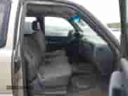 ✅ 2000 Chevrolet Silverado 1500 LS • VIN: 2GCEK19V6Y1387304 • Lot: 42312482. Wystawiony na IAAI z przebiegiem 279 382 mil mil. Skorzystaj z bezpłatnego archiwum sprzedaży aukcyjnych z USA i zobacz szczegółowy raport historii pojazdu na DreamBid. Zdjęcie 5.