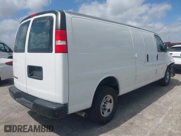 ✅ 2021 Chevrolet Express Cargo • VIN: 1GCWGBFP9M1154499 • Lot: 42115725. Listed on IAAI with 53,198 mi. Free auction sales archive from the USA and detailed vehicle history report at DreamBid. Image 4.