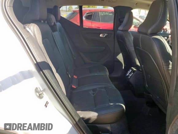 ✅ 2025 Volvo XC40 Plus Bright Theme • VIN: YV4L12UE8S2595275 • Lot: 91370835. Listed on Copart with 14,773 mi. Free auction sales archive from the USA and detailed vehicle history report at DreamBid. Image 11.