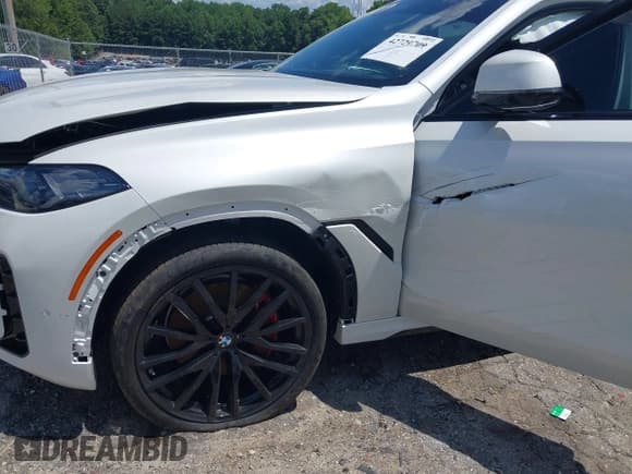 ✅ 2024 BMW X6 xDrive40i • VIN: 5UX33EX01R9S94278 • Lot: 42729709. Wystawiony na IAAI z przebiegiem 17 354 mil. Bezpłatny archiwum sprzedaży aukcyjnych z USA i szczegółowy raport historii pojazdu na DreamBid. Zdjęcie 17.