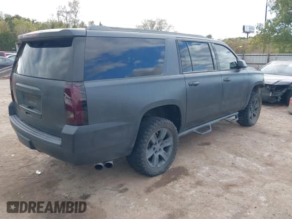 ✅ 2016 Chevrolet Suburban LT • VIN: 1GNSKHKC9GR317622 • Lot: 43579400. Wystawiony na IAAI z przebiegiem 92 808 mil. Bezpłatny archiwum sprzedaży aukcyjnych z USA i szczegółowy raport historii pojazdu na DreamBid. Zdjęcie 4.