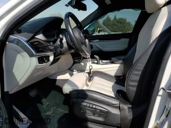 ✅ 2018 BMW X6 xDrive50i • VIN: 5UXKU6C56J0Z66652 • Lot: 74816694. Wystawiony na Copart z przebiegiem 56 229 mil. Bezpłatny archiwum sprzedaży aukcyjnych z USA i szczegółowy raport historii pojazdu na DreamBid. Zdjęcie 7.