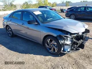 ✅ 2025 Hyundai Elantra SEL Sport • VIN: KMHLM4DG0SU882455 • Lot: 43391644. Listed on IAAI with 8,201 mi. Free auction sales archive from the USA and detailed vehicle history report at DreamBid. Image 1.