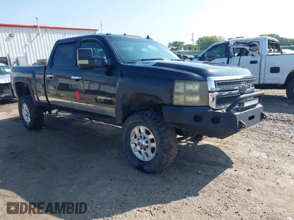✅ 2011 Chevrolet Silverado 2500HD LT • VIN: 1GC1KXCG7BF241067 • Лот: 43017708. Опубликован ранее на IAAI с пробегом 289 561 миль. Бесплатный доступ к архиву аукционных продаж из США и подробный отчёт об истории автомобиля на DreamBid. Изображение 1.