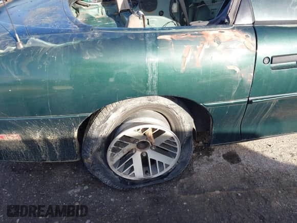 1997 Chevrolet Camaro с VIN 2G1FP32K8V2130290, выставлен на аукционе IAAI как лот 43553309 с пробегом Не указан миль и . История ставок и продаж доступна на DreamBid. Изображение 14.