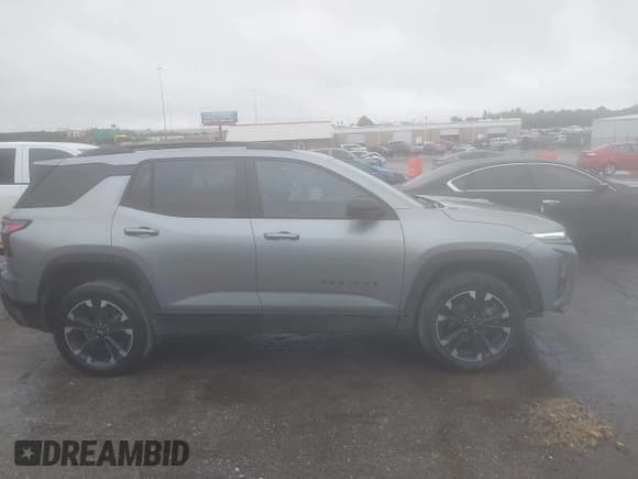 ✅ 2025 Chevrolet Equinox FWD RS • VIN: 3GNAXLEG1SL173319 • Lot: 43038770. Wystawiony na IAAI z przebiegiem 15 146 mil. Bezpłatny archiwum sprzedaży aukcyjnych z USA i szczegółowy raport historii pojazdu na DreamBid. Zdjęcie 13.