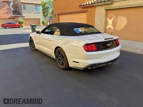 ✅ 2020 Ford Mustang EcoBoost Premium • VIN: 1FATP8UH4L5112126 • Лот: 96627595. Опубликован ранее на Copart с пробегом 88 417 миль. Бесплатный доступ к архиву аукционных продаж из США и подробный отчёт об истории автомобиля на DreamBid. Изображение 3.