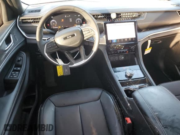 ✅ 2025 Jeep Grand Cherokee Limited • VIN: 1C4RJGBG9SC294054 • Лот: 49224825. Опубликован ранее на Copart с пробегом 945 миль. Бесплатный доступ к архиву аукционных продаж из США и подробный отчёт об истории автомобиля на DreamBid. Изображение 8.