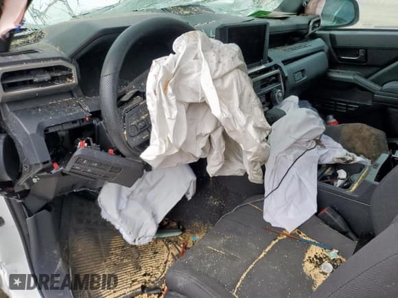 ✅ 2024 Toyota Tacoma SR • VIN: 3TYJDAHN1RT004653 • Лот: 70253555. Опубликован ранее на Copart с пробегом Не указан. Бесплатный доступ к архиву аукционных продаж из США и подробный отчёт об истории автомобиля на DreamBid. Изображение 8.