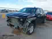 2022 Chevrolet Silverado 1500 LT z VIN 1GCPWCED7NZ123212, wystawiony jako IAAI lot #42823989 z przebiegiem 79 092 mil mil oraz . Historia ofert i sprzedaży dostępna na DreamBid. Obrazek 17.