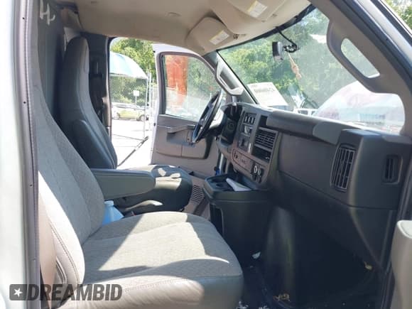 ✅ 2020 Chevrolet Express Cargo • VIN: 1GCZGGFG4L1199102 • Lot: 42406060. Listed on IAAI with 179,317 mi. Free auction sales archive from the USA and detailed vehicle history report at DreamBid. Image 5.