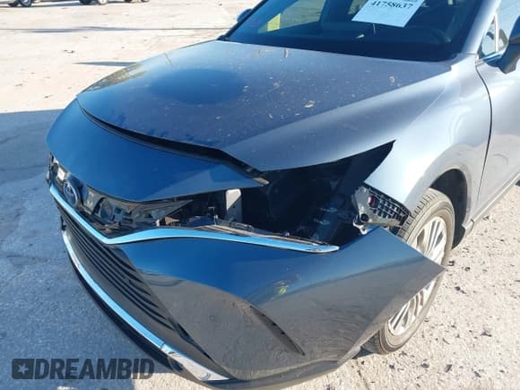 ✅ 2024 Toyota Venza LE • VIN: JTEAAAAH1RJ177932 • Lot: 41758637. Listed on IAAI with 29,346 mi. Free auction sales archive from the USA and detailed vehicle history report at DreamBid. Image 21.