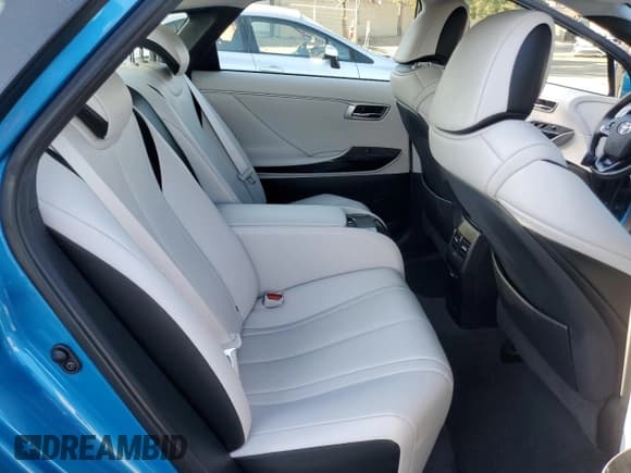 ✅ 2018 Toyota Mirai • VIN: JTDBVRBD0JA004690 • Lot: 75329864. Wystawiony na Copart z przebiegiem 30 203 mil. Bezpłatny archiwum sprzedaży aukcyjnych z USA i szczegółowy raport historii pojazdu na DreamBid. Zdjęcie 10.