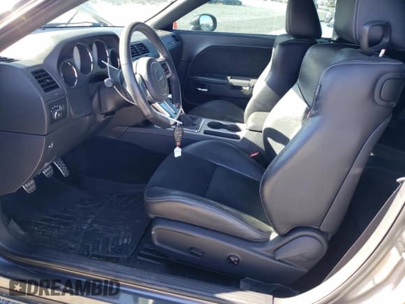 ✅ 2014 Dodge Challenger SRT-8 • VIN: 2C3CDYCJ8EH137473 • Lot: 67587044. Wystawiony na Copart z przebiegiem 51 544 mil. Bezpłatny archiwum sprzedaży aukcyjnych z USA i szczegółowy raport historii pojazdu na DreamBid. Zdjęcie 7.