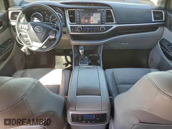 ✅ 2016 Toyota Highlander Limited • VIN: 5TDYKRFH2GS182029 • Lot: 91230765. Listed on Copart with 165,719 mi. Free auction sales archive from the USA and detailed vehicle history report at DreamBid. Image 8.