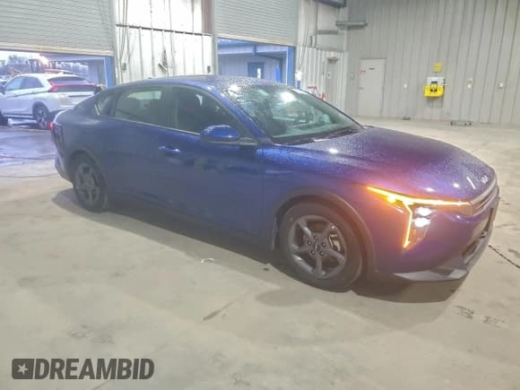 ✅ 2025 Kia K4 LXS • VIN: 3KPFT4DEXSE017896 • Lot: 93465895. Wystawiony na Copart z przebiegiem 30 029 mil. Bezpłatny archiwum sprzedaży aukcyjnych z USA i szczegółowy raport historii pojazdu na DreamBid. Zdjęcie 4.