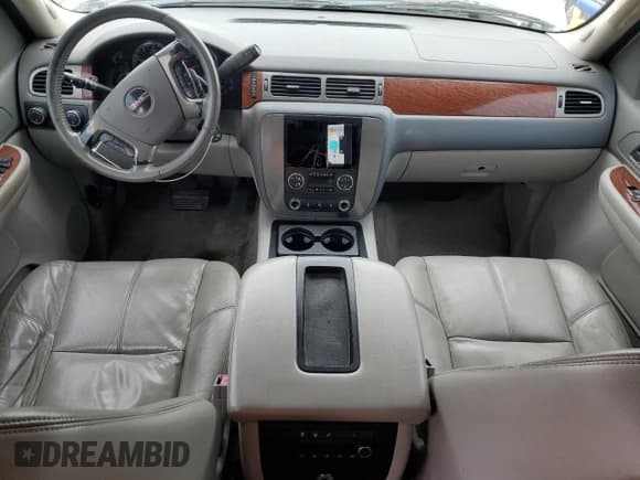 ✅ 2008 GMC Yukon SLT 4SA • VIN: 1GKFK13068J202051 • Lot: 43510655. Wystawiony na Copart z przebiegiem 176 853 mil. Bezpłatny archiwum sprzedaży aukcyjnych z USA i szczegółowy raport historii pojazdu na DreamBid. Zdjęcie 8.