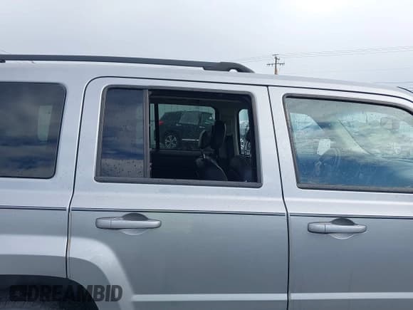 ✅ 2015 Jeep Patriot Latitude • VIN: 1C4NJRFB0FD354344 • Лот: 43358593. Опубликован ранее на IAAI с пробегом 71 698 миль. Бесплатный доступ к архиву аукционных продаж из США и подробный отчёт об истории автомобиля на DreamBid. Изображение 18.