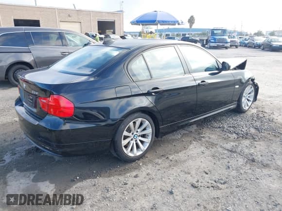 ✅ 2011 BMW 3 Series 328i • VIN: WBAPH5G54BNM74137 • Lot: 43794042. Wystawiony na IAAI z przebiegiem 104 888 mil. Bezpłatny archiwum sprzedaży aukcyjnych z USA i szczegółowy raport historii pojazdu na DreamBid. Zdjęcie 4.