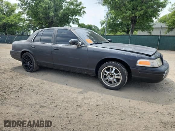 ✅ 2005 Ford Police Interceptor • VIN: 2FAFP71W05X102723 • Lot: 60533915. Wystawiony na Copart z przebiegiem 247 474 mil. Bezpłatny archiwum sprzedaży aukcyjnych z USA i szczegółowy raport historii pojazdu na DreamBid. Zdjęcie 4.