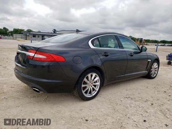 ✅ 2015 Jaguar XF T Premium • VIN: SAJWA0FS3FPU39775 • Lot: 58977515. Wystawiony na Copart z przebiegiem Nie podano. Bezpłatny archiwum sprzedaży aukcyjnych z USA i szczegółowy raport historii pojazdu na DreamBid. Zdjęcie 3.