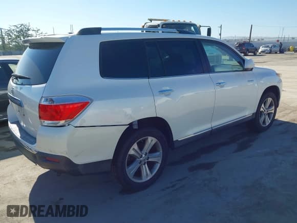 ✅ 2013 Toyota Highlander Limited • VIN: 5TDYK3EH1DS110443 • Lot: 43818172. Listed on IAAI with 111,519 mi. Free auction sales archive from the USA and detailed vehicle history report at DreamBid. Image 4.