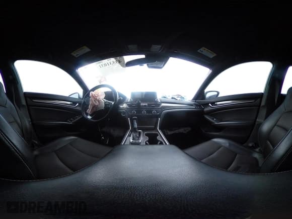 ✅ 2018 Honda Accord Sport • VIN: 1HGCV1F3XJA235671 • Лот: 43531031. Опубликован ранее на IAAI с пробегом 191 134 миль. Бесплатный доступ к архиву аукционных продаж из США и подробный отчёт об истории автомобиля на DreamBid. Изображение 19.