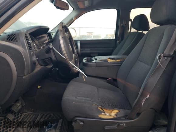 ✅ 2007 Chevrolet Silverado 2500HD 1LT • VIN: 1GCHC23K37F557396 • Lot: 82923304. Wystawiony na Copart z przebiegiem 216 709 mil. Bezpłatny archiwum sprzedaży aukcyjnych z USA i szczegółowy raport historii pojazdu na DreamBid. Zdjęcie 7.