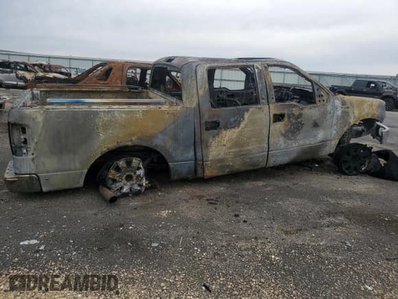 ✅ 2006 Lincoln Mark LT • VIN: 5LTPW18566FJ18883 • Лот: 77406254. Опубликован ранее на Copart с пробегом Не указан. Бесплатный доступ к архиву аукционных продаж из США и подробный отчёт об истории автомобиля на DreamBid. Изображение 3.