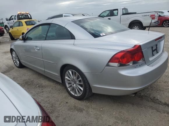 ✅ 2007 Volvo C70 • VIN: YV1MC68247J025693 • Lot: 74004384. Wystawiony na Copart z przebiegiem Nie podano. Bezpłatny archiwum sprzedaży aukcyjnych z USA i szczegółowy raport historii pojazdu na DreamBid. Zdjęcie 2.