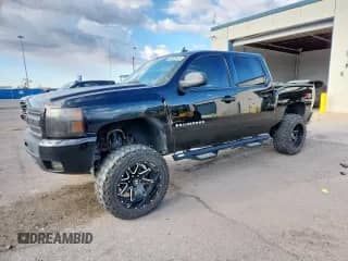 2008 Chevrolet Silverado 1500 1LT with VIN 3GCEK13388G122138, listed as a Copart auction lot 81520425 with 145,124 mi miles and Salvage title. Bid and sale history available at DreamBid. Image 1.