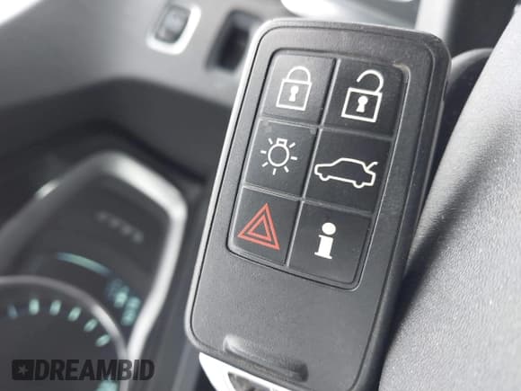 ✅ 2015 Volvo V60 T5 Drive-E Platinum • VIN: YV126MED4F1206414 • Lot: 41672012. Listed on IAAI with 180,924 mi. Free auction sales archive from the USA and detailed vehicle history report at DreamBid. Image 10.