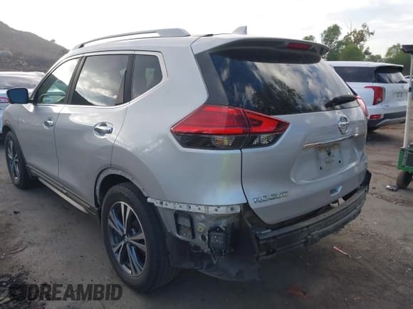 ✅ 2017 Nissan Rogue SV • VIN: 5N1AT2MT6HC752335 • Lot: 43427122. Listed on IAAI with 136,536 mi. Free auction sales archive from the USA and detailed vehicle history report at DreamBid. Image 3.