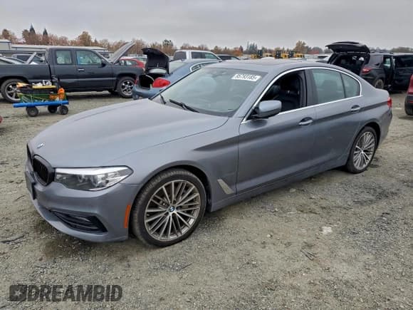 ✅ 2018 BMW 5 Series 540i • VIN: WBAJE5C50JWA94406 • Lot: 95793185. Wystawiony na Copart z przebiegiem 112 783 mil. Bezpłatny archiwum sprzedaży aukcyjnych z USA i szczegółowy raport historii pojazdu na DreamBid. Zdjęcie 1.