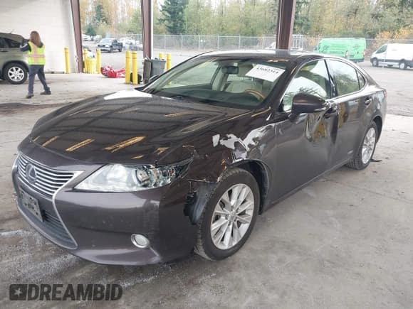 ✅ 2013 Lexus ES 300h • VIN: JTHBW1GG5D2029275 • Lot: 43682314. Listed on IAAI with 200,627 mi. Free auction sales archive from the USA and detailed vehicle history report at DreamBid. Image 17.