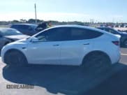 ✅ 2022 Tesla Model Y Long Range • VIN: 7SAYGDEE2NF385647 • Lot: 43434361. Wystawiony na IAAI z przebiegiem 86 365 mil. Bezpłatny archiwum sprzedaży aukcyjnych z USA i szczegółowy raport historii pojazdu na DreamBid. Zdjęcie 14.