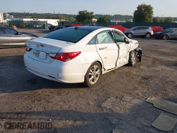 2012 Hyundai Sonata SE z VIN 5NPEC4AC7CH358359, wystawiony jako IAAI lot #43172299 z przebiegiem Nie podano mil oraz . Historia ofert i sprzedaży dostępna na DreamBid. Obrazek 4.