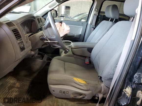 ✅ 2005 Dodge Dakota SLT • VIN: 1D7HW48N25S120408 • Lot: 64587485. Wystawiony na Copart z przebiegiem 343 505 mil. Bezpłatny archiwum sprzedaży aukcyjnych z USA i szczegółowy raport historii pojazdu na DreamBid. Zdjęcie 7.