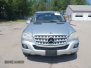 ✅ 2009 Mercedes-Benz M 320 • VIN: 4JGBB25E29A481911 • Lot: 42812916. Wystawiony na IAAI z przebiegiem 165 187 mil. Bezpłatny archiwum sprzedaży aukcyjnych z USA i szczegółowy raport historii pojazdu na DreamBid. Zdjęcie 13.