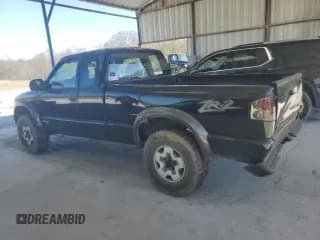 ✅ 1998 Chevrolet S-10 LS • VIN: 1GCCT19W2W8103853 • Лот: 43801065. Опубликован ранее на Copart с пробегом 181 930 миль. Бесплатный доступ к архиву аукционных продаж из США и подробный отчёт об истории автомобиля на DreamBid. Изображение 2.