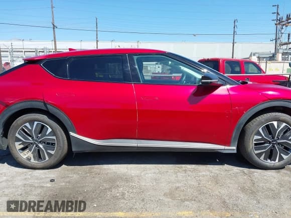 ✅ 2024 Kia EV6 Wind • VIN: KNDC34LA5R5622724 • Lot: 43173122. Wystawiony na IAAI z przebiegiem 29 648 mil. Bezpłatny archiwum sprzedaży aukcyjnych z USA i szczegółowy raport historii pojazdu na DreamBid. Zdjęcie 13.