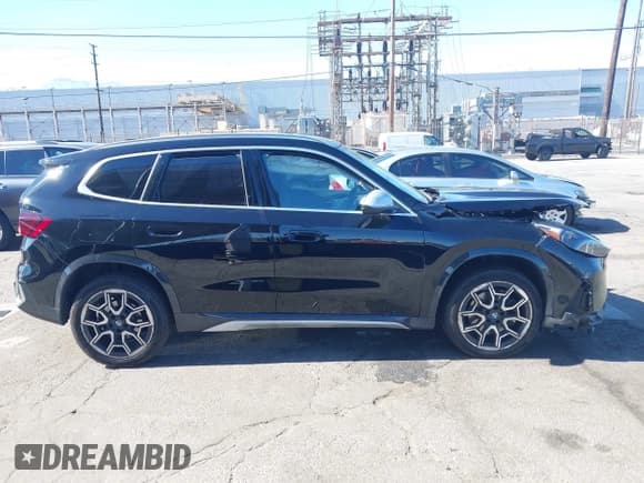 ✅ 2023 BMW X1 xDrive28i • VIN: WBX73EF07P5W83647 • Lot: 42828729. Wystawiony na IAAI z przebiegiem 11 407 mil. Bezpłatny archiwum sprzedaży aukcyjnych z USA i szczegółowy raport historii pojazdu na DreamBid. Zdjęcie 13.