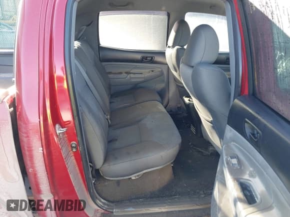 ✅ 2015 Toyota Tacoma • VIN: 3TMLU4ENXFM193955 • Lot: 41634323. Listed on IAAI with 103,480 mi. Free auction sales archive from the USA and detailed vehicle history report at DreamBid. Image 8.