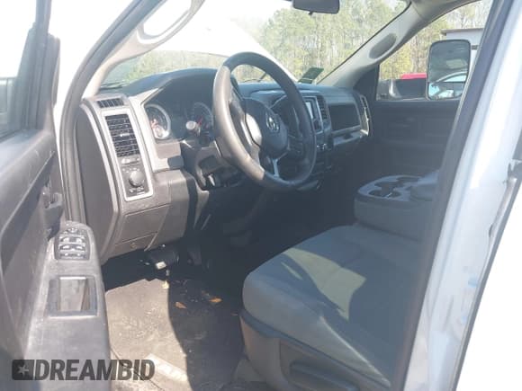 ✅ 2018 Ram 2500 Tradesman • VIN: 3C6UR5HL8JG192520 • Lot: 41609852. Wystawiony na IAAI z przebiegiem 255 003 mil. Bezpłatny archiwum sprzedaży aukcyjnych z USA i szczegółowy raport historii pojazdu na DreamBid. Zdjęcie 5.