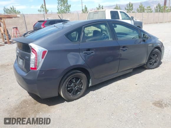 ✅ 2014 Toyota Prius Four • VIN: JTDKN3DU6E1737844 • Lot: 43063587. Wystawiony na IAAI z przebiegiem 244 353 mil. Bezpłatny archiwum sprzedaży aukcyjnych z USA i szczegółowy raport historii pojazdu na DreamBid. Zdjęcie 4.