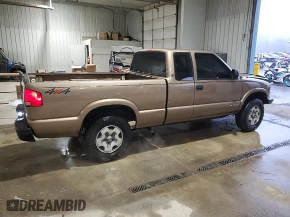 ✅ 2003 Chevrolet S-10 LS • VIN: 1GCDT19X938214036 • Лот: 84803234. Опубликован ранее на Copart с пробегом 208 889 миль. Бесплатный доступ к архиву аукционных продаж из США и подробный отчёт об истории автомобиля на DreamBid. Изображение 3.