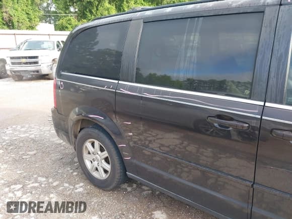 ✅ 2010 Chrysler Town & Country LX • VIN: 2A4RR2D1XAR391221 • Lot: 42355252. Wystawiony na IAAI z przebiegiem 200 178 mil. Bezpłatny archiwum sprzedaży aukcyjnych z USA i szczegółowy raport historii pojazdu na DreamBid. Zdjęcie 13.