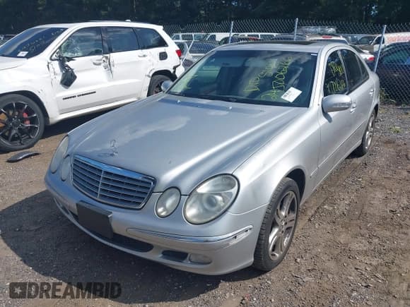 ✅ 2004 Mercedes-Benz E 500 • VIN: WDBUF83J24X112426 • Lot: 40174578. Wystawiony na IAAI z przebiegiem 117 945 mil. Bezpłatny archiwum sprzedaży aukcyjnych z USA i szczegółowy raport historii pojazdu na DreamBid. Zdjęcie 6.